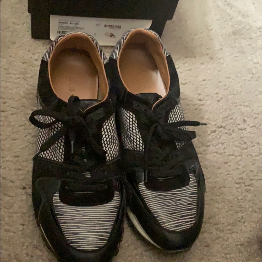 Exclusively from Paris Louis Vuitton sneakers - Picture 1 of 3